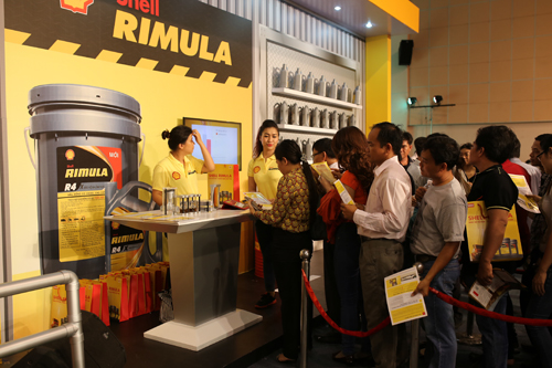 Hàng nghìn tài xế xe tải tham dự ngày hội Shell Rimula R4 X